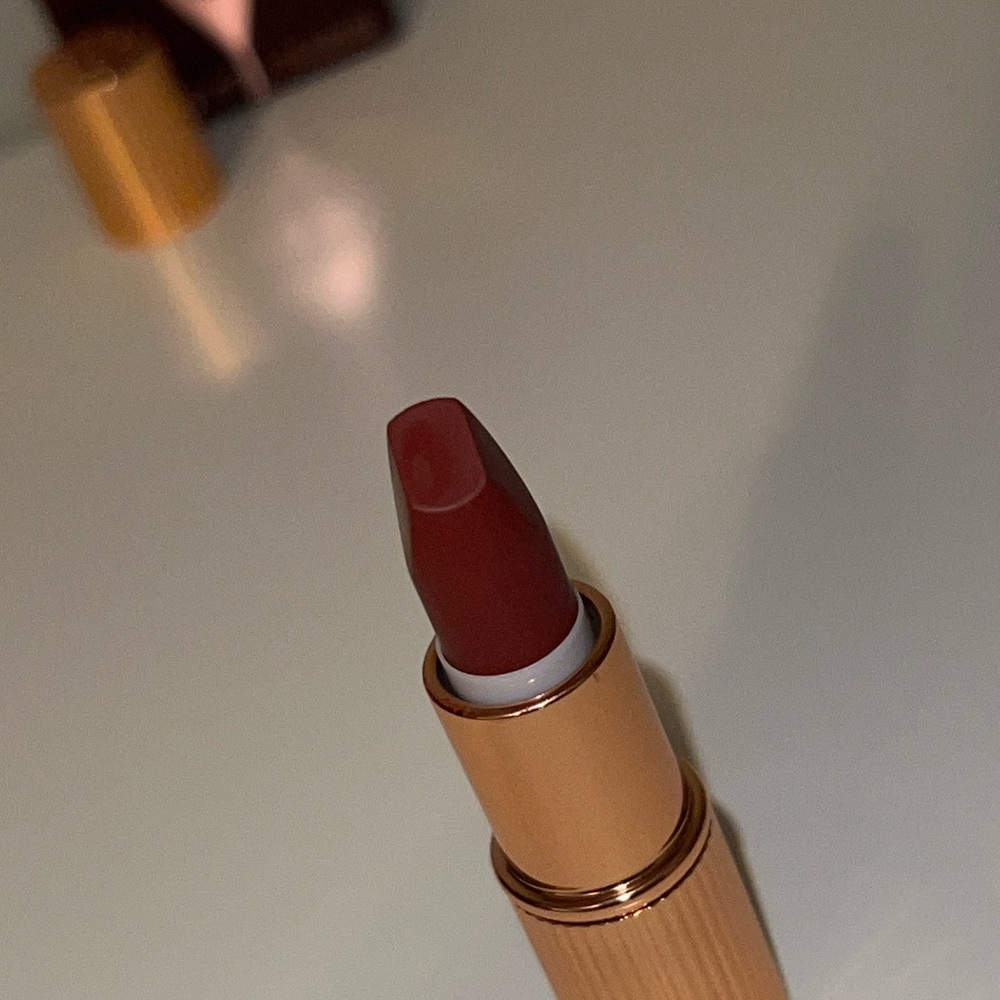 Mini Charlotte Tilbury Matte Revolution Lipstick in “Walk of No Shame” 0.03 oz - Picture 2 of 4